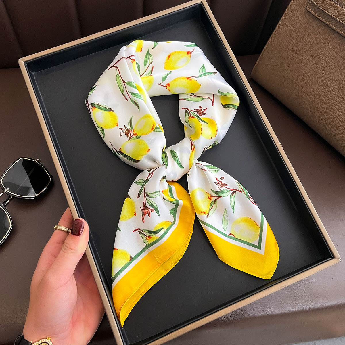 2025 New Yellow Lemon Print Sq - Silk Neck Scarf recension och pris