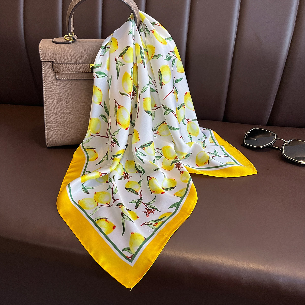 2025 New Yellow Lemon Print Sq - Silk Neck Scarf recension och pris