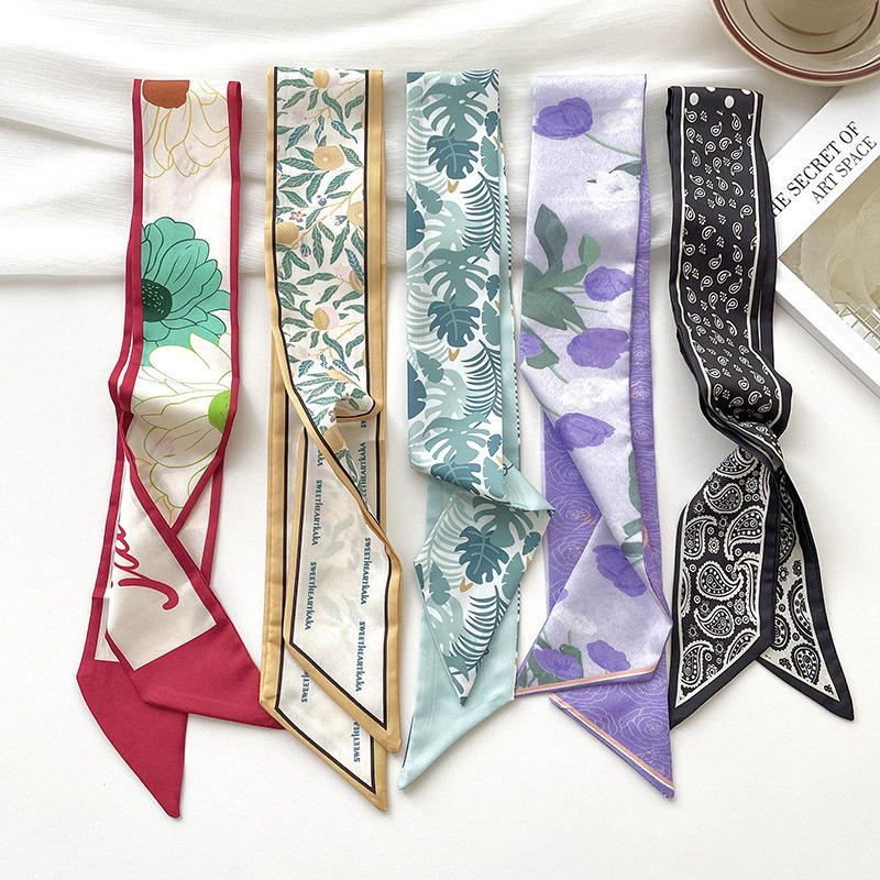 New luxury Brand Model Small S - Silk Neck Scarf recension och pris