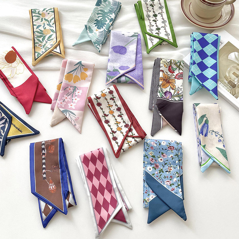 New luxury Brand Model Small S - Silk Neck Scarf recension och pris